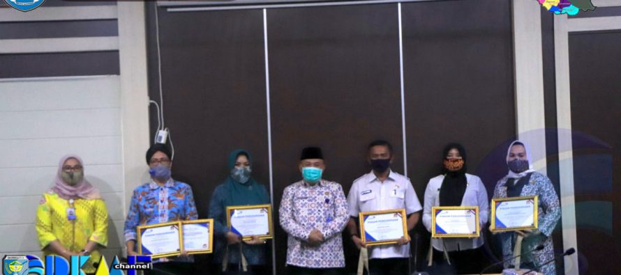 PEMERINTAH OKU SELATAN TERIMA PENGHARGAAN DARI BKKBN PROVINSI SUMATERA SELATAN DALAM RANGKA HARI KELUARGA  NASIONAL KE-27 TAHUN 2020