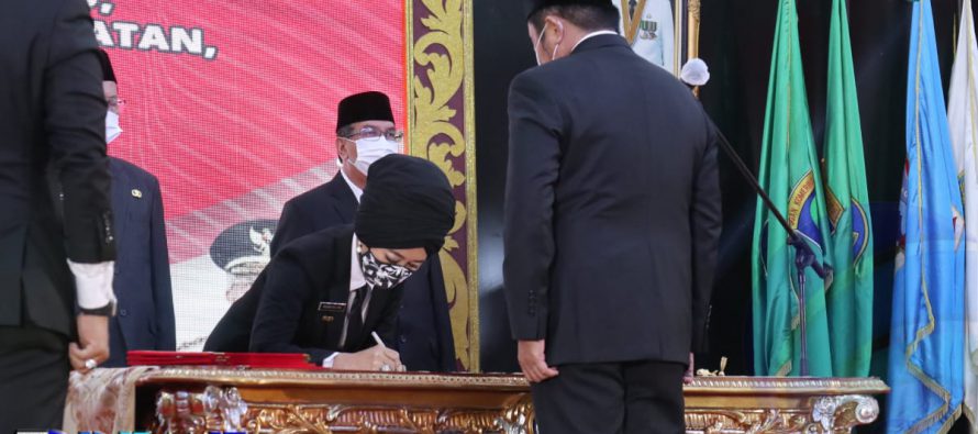 GUBERNUR SUMSEL H.HERMAN DERU LANTIK LANGSUNG NORA ELISYA MENJADI PJS. BUPATI OKU SELATAN DI GRIYA AGUNG