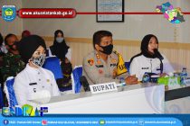 WEBINAR SOSIALISASI PERBUP NOMOR 41, PJS BUPATI OKU SELATAN HIMBAU MASYARAKAT TERAPKAN PROTOKOL KESEHATAN DAN MINTA CAMAT LIBATKAN IBU-IBU PKK DESA DAN KECAMATAN