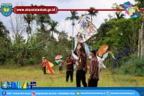 IKUT PECAHKAN REKOR MURI DI HARI BATIK NASIONAL, PENDAMPING DESA SE OKU SELATAN TERBANGKAN LAYANG-LAYANG BATIK DI KECAMATAN BPRRT OKU SELATAN