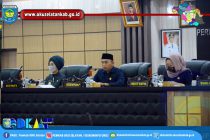 RAPAT PARIPURNA DPRD OKU SELATAN, TIM PERUMUSAN BADAN ANGGARAN SAMPAIKAN LAPORAN DARI BADAN ANGGARAN DAN LAPORAN PROGRAM PEMBENTUKAN PERATURAN DAERAH TAHUN 2021
