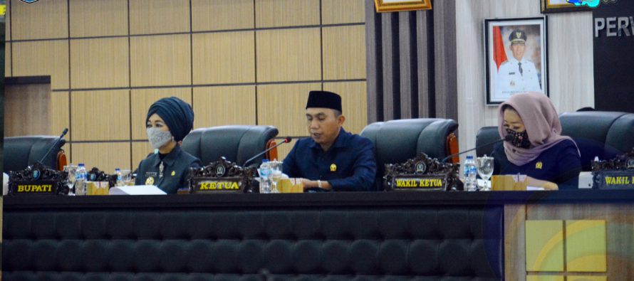 RAPAT PARIPURNA DPRD OKU SELATAN, TIM PERUMUSAN BADAN ANGGARAN SAMPAIKAN LAPORAN DARI BADAN ANGGARAN DAN LAPORAN PROGRAM PEMBENTUKAN PERATURAN DAERAH TAHUN 2021