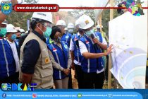 GUBERNUR SUM-SEL TINJAU PEMBANGUNAN BENDUNGAN TIGA DIHAJI BERSAMA PJS. BUPATI OKU SELATAN.