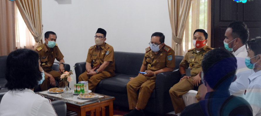 PJS. BUPATI OKU SELATAN TERIMA LANGSUNG AUDIENSI PANITIA TERKAIT PELAKSANAAN PIALA GUBERNUR SUMSEL SUPER SERIES BADMINTON TAHUN 2020-2021