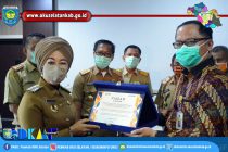 PEMERINTAH KABUPATEN OKU SELATAN MELALUI DINAS PMPTSP OKU SELATAN MENERIMA PENGHARGAAN TERKAIT IMPLEMENTASI KONFIRMASI STATUS WAJIB PAJAK DARI TAHUN 2017 SAMPAI DENGAN TAHUN 2020