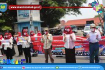 DINAS KESEHATAN GELAR KEGIATAN TEPUK TANGAN SELAMA 56 DETIK SE-INDONESIA SEBAGAI APRESIASI KEPADA TENAGA MEDIS DAN PEMBAGIAN MASKER KEPADA MASYARAKAT DALAM RANGKA MEMPERINGATI HARI KESEHATAN NASIONAL KE-56