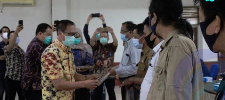 MEWAKILI BUPATI OKU SELATAN, SEKRETARIS DAERAH HADIRI ACARA SERAH TERIMA PAMSIMAS TAHUN 2020.