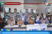 ATR/BPN OKU SELATAN SERAHKAN 525 SERTIFIKAT TANAH KEPADA MASYARAKAT.