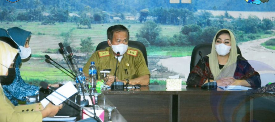 SEKRETARIS DAERAH BERSAMA KETUA DEKRANASDA KABUPATEN OKU SELATAN HADIRI RAPAT KOORDINASI TERKAIT PAKAIAN TRADISIONAL KHAS KABUPATEN OKU SELATAN.