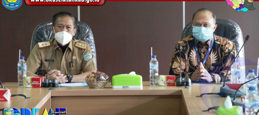 PEMKAB OKU SELATAN BERIKAN PENGHARGAAN  KEPADA DUA PEJABAT DAERAH YANG PURNA BAKTI