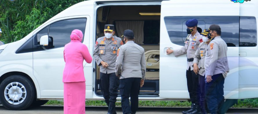 KAPOLDA SUMSEL SANTUNI ANAK YATIM DAN PENYANDANG DISABILITAS KECAMATAN PULAU BERINGIN