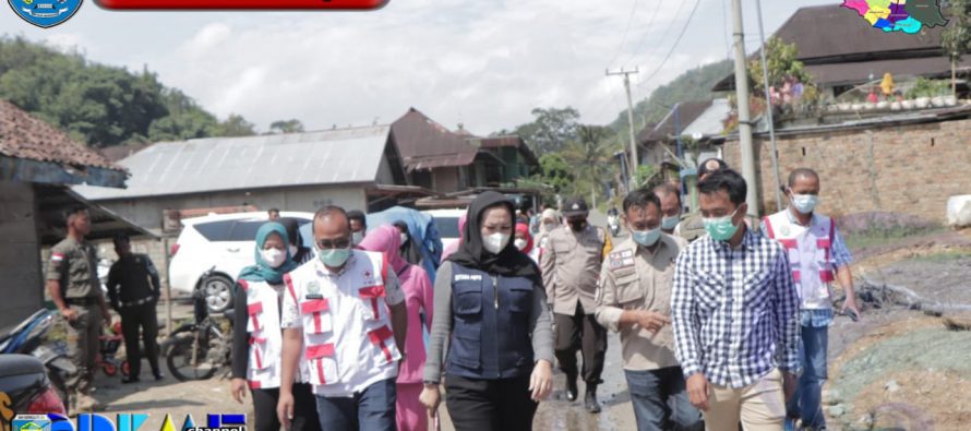 KUATKAN KORBAN MUSIBAH KEBAKARAN DI DESA CUKOH NAU, KETUA TP PKK KABUPATEN OKU SELATAN  BERIKAN BANTUAN DAN MOTIVASI