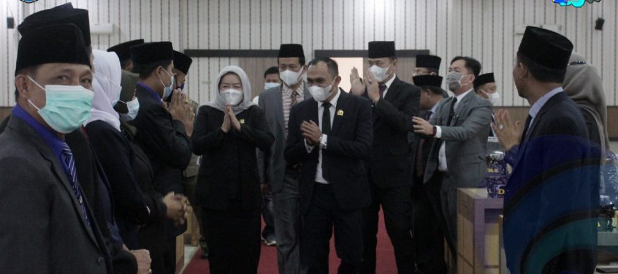 WAKIL BUPATI OKU SELATAN HADIRI RAPAT PARIPURNA DENGAN AGENDA PENYAMPAIAN RAPERDA TENTANG PERTANGGUNG JAWABAN PELAKSANAAN APBD KABUPATEN OKU SELATAN TAHUN 2020.