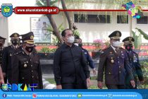 HUT BHAYANGKARA KE-75, BUPATI DAN WAKAPOLRES OKU SELATAN POTONG TUMPENG BERSAMA