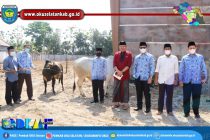 KORPRI KABUPATEN OKU SELATAN SERAHKAN HEWAN KURBAN 2 EKOR SAPI KEPADA PENGURUS MASJID AL- MUHTADIN.