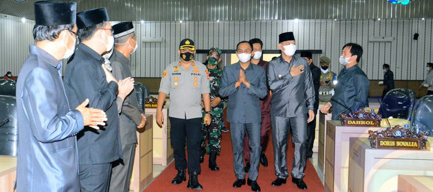 WAKIL BUPATI OKU SELATAN HADIRI RAPAT PARIPURNA DPRD, DENGAN AGENDA MENDENGARKAN PANDANGAN UMUM FRAKSI-FRAKSI DPRD KABUPATEN OKU SELATAN.