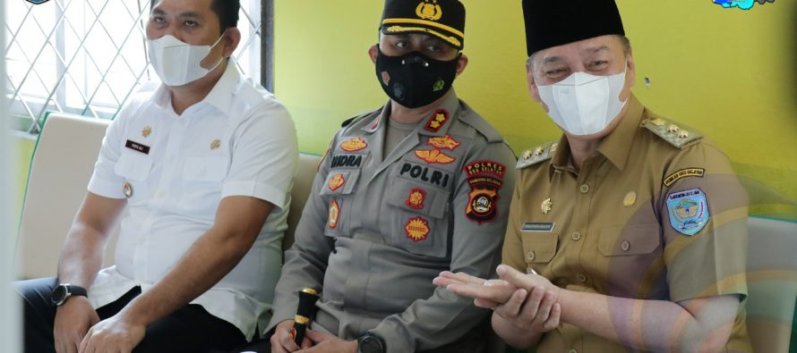 BUPATI DAN WAKIL BUPATI OKU SELATAN JALANI VAKSINASI DOSIS PERTAMA