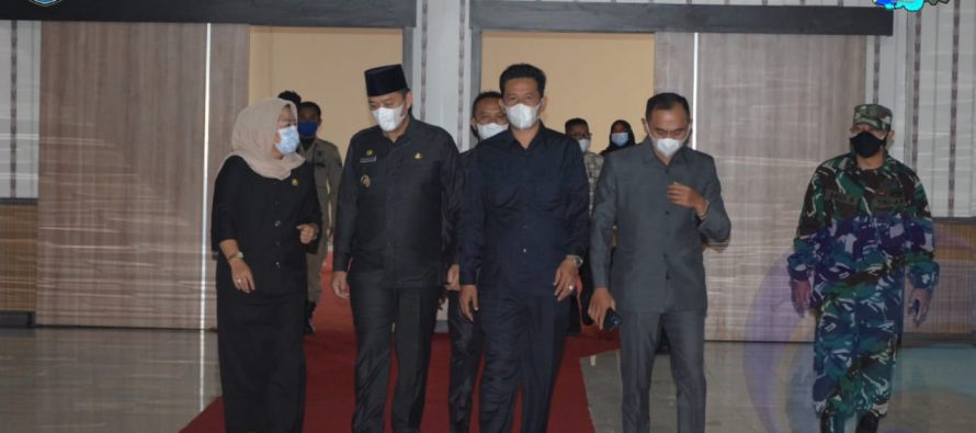 RAPAT PARIPURNA DPRD KABUPATEN OKU SELATAN, PENYAMPAIAN LAPORAN BADAN ANGGARAN DALAM RANGKA MEMBAHAS DAN MENELITI RKUA DAN RPPAS PERUBAHAN APBD KABUPATEN OKU SELATAN TAHUN ANGGARAN 2021