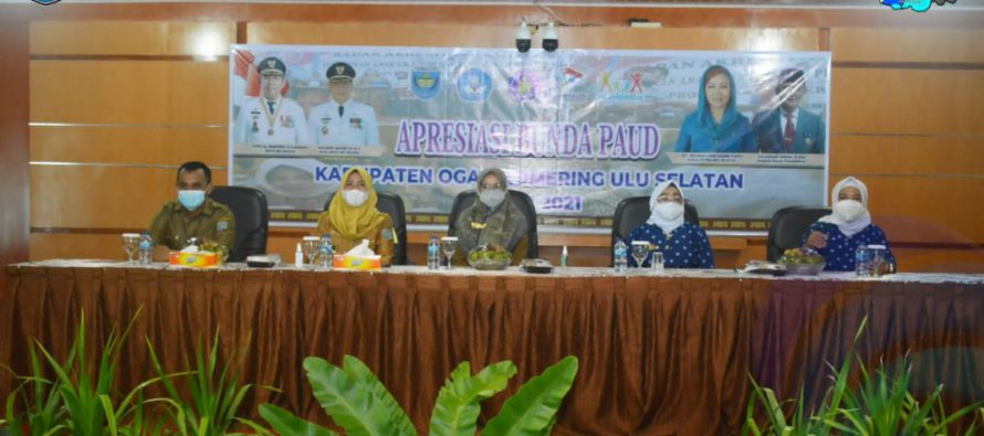 KONSISTEN CIPTAKAN PENDIDIKAN ANAK BERKUALITAS, BUNDA PAUD OKU SELATAN TERIMA PENGHARGAAN DARI PEMERINTAH