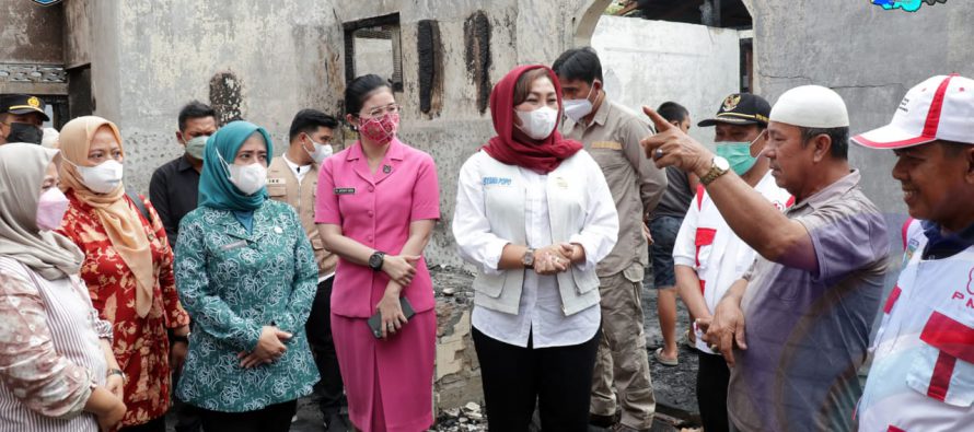 KETUA TP PKK OKU SELATAN SAMBANGI KORBAN KEBAKARAN DI DESA KARANG AGUNG