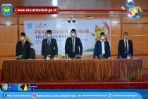 BERTEPATAN HUT KE-18 OKU SELATAN, BUPATI POPO ALI SERAHKAN BONUS UNTUK ATLET PERAIH MEDALI PORPROV SUMSEL 2021