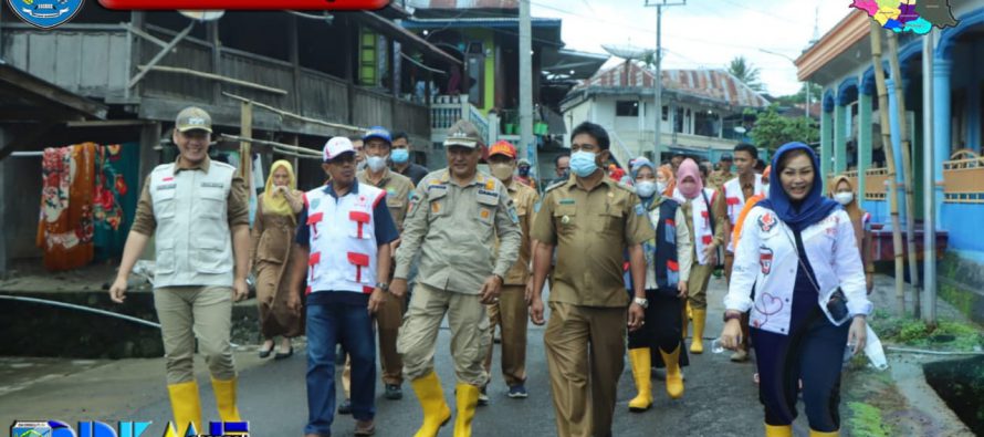 WAKIL BUPATI OKU SELATAN KUNJUNGI KORBAN KEBAKARAN DI DESA SUGIHAN