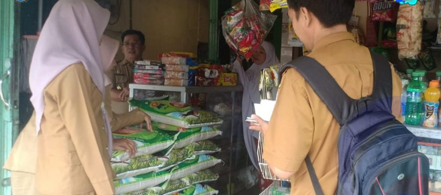 TEKAN INFLASI, TPID OKU SELATAN TINJAU HARGA DAN STOK BAHAN POKOK