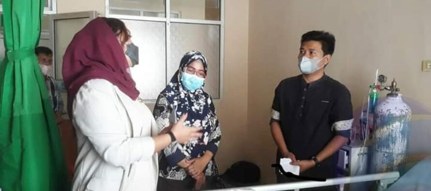 KETUA TP PKK OKU SELATAN KUNJUNGI GADIS KECIL ASAL DESA GUNUNG TERANG YANG ALAMI LUKA BAKAR