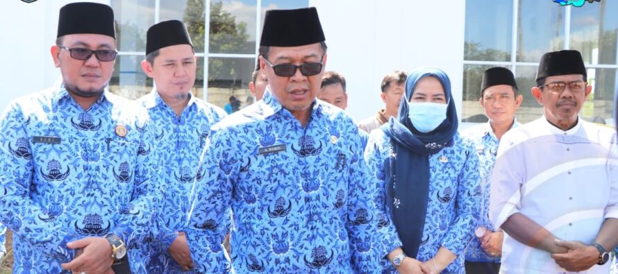 KORPRI OKU SELATAN SERAHKAN DUA SAPI KURBAN KE PENGURUS MASJID AGUNG AL-MUHTADIN