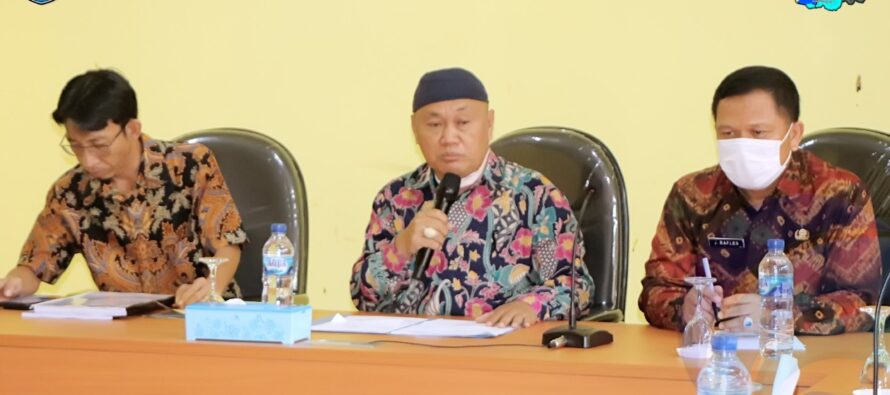 ASISTEN BIDANG PEMERINTAHAN DAN KESRA SETDA OKU SELATAH HADIRI RAPAT REVIEW DOKUMEN EKSISTENSI PEMBENTUKAN DAN KENAIKAN TIPE PERANGKAT DAERAH.