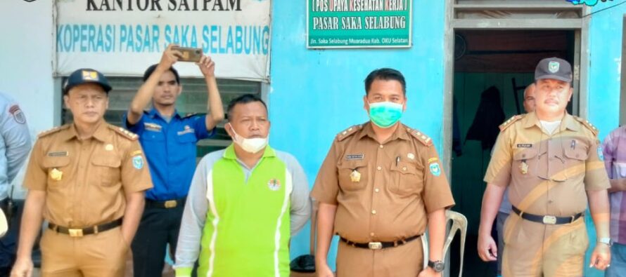 PEMKAB OKU SELATAN LAKUKAN PEMBERSIHAN DAN PENATAAN PEDAGANG SERTA PARKIR DI PASAR SAKA SELABUNG