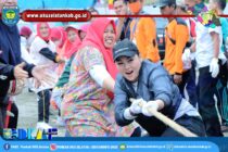 BUPATI POPO MEMBUKA SECARA LANGSUNG KEGIATAN LOMBA TARIK TAMBANG DAN BALAP KARUNG DALAM RANGKA PERINGATAN HUT RI KE-77 TAHUN 2022.