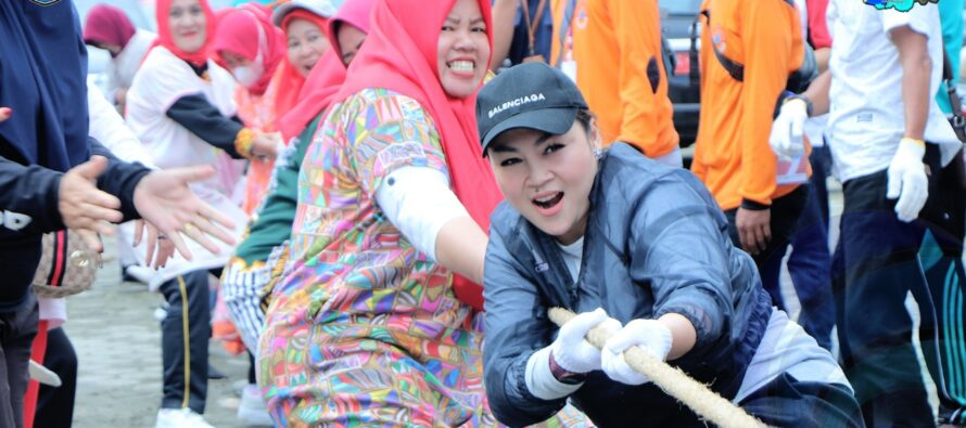 BUPATI POPO MEMBUKA SECARA LANGSUNG KEGIATAN LOMBA TARIK TAMBANG DAN BALAP KARUNG DALAM RANGKA PERINGATAN HUT RI KE-77 TAHUN 2022.