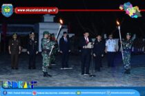 KENANG JASA PARA PAHLAWAN PADA HUT RI KE-77, BUPATI OKU SELATAN PIMPIN APEL KEHORMATAN DAN RENUNGAN SUCI DI TAMAN MAKAN PAHLAWAN BUAY RAWAN.