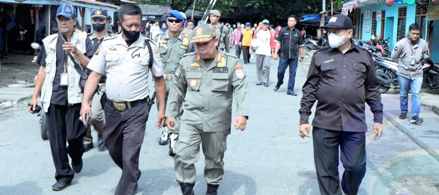 TERTIBKAN PEDAGANG DAN PARKIR LIAR, ASISTEN II HARAPKAN TIDAK ADA LAGI KESEMRAWUTAN DI PASAR SAKA SELABUNG MUARADUA.