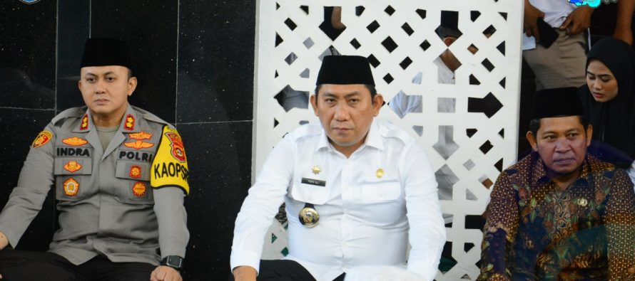 SEMPAT TERTUNDA KARENA PANDEMI, BUPATI POPO ALI LEPAS KEBERANGKATAN JAMAAH UMROH PEMKAB OKU SELATAN.