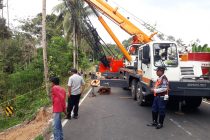 HIMBAUAN PENGALIHAN JALAN DESA JAGA RAGA AKIBAT EVAKUASI CRANE YANG TERPEROSOK
