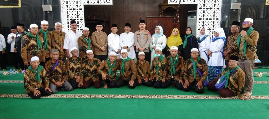 TIBA DI TANAH AIR, JAMAAH UMROH PEMKAB OKU SELATAN DIHARAPKAN JADI TAULADAN BAGI MASYARAKAT