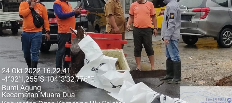 JALAN MENUJU SIMPANG PENDAGAN DITUTUP SEMENTARA, KENDARAAN RODA EMPAT DIALIHKAN MELALUI SIMPANG TIGA DESA RANTAU PANJANG