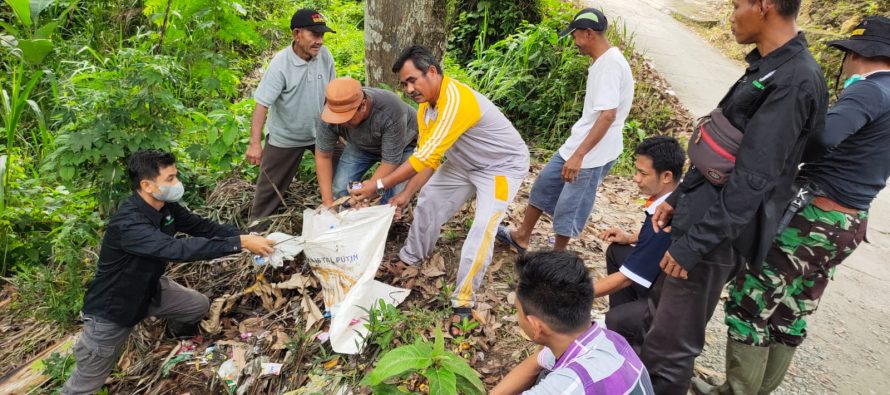 AKTIVIS LINGKUNGAN DI OKU SELATAN BERSINERGI BERSAMA KELOMPOK INFORMASI MASYARAKAT ( KIM) DIBAWAH NAUNGAN DISKOMINFO OKU SELATAN CIPTAKAN GERAKAN SELAMATKAN LINGKUNGAN HIDUP ( SELINGKUH).