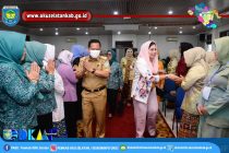 TINGKATKAN KETERAMPILAN PEREMPUAN DI BIDANG POLITIK MELALUI PELATIHAN KEPEMIMPINAN