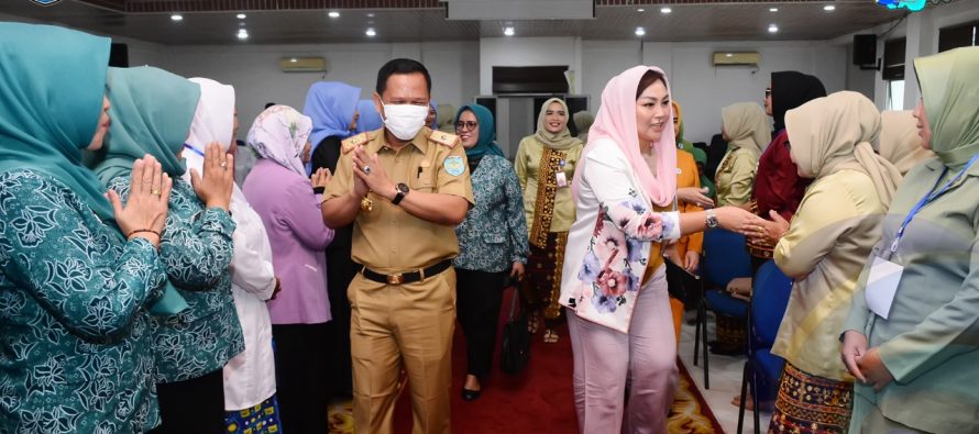 TINGKATKAN KETERAMPILAN PEREMPUAN DI BIDANG POLITIK MELALUI PELATIHAN KEPEMIMPINAN