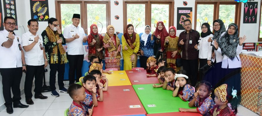 BUNDA PAUD OKU SELATAN TERIMA PENGHARGAAN WIYATA DHARMA UTAMA DARI KEMENDIKBUDRISTEK REPUBLIK INDONESIA