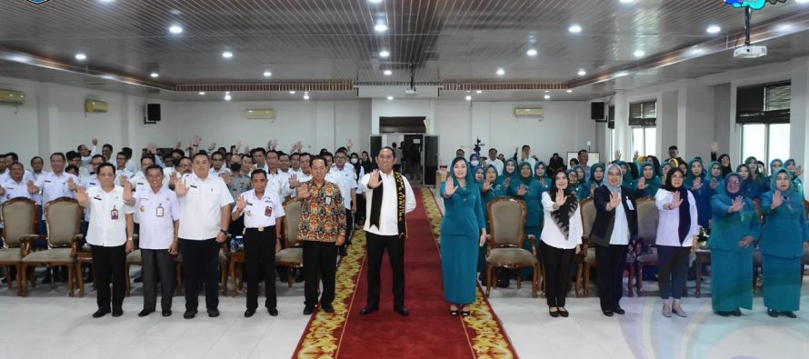 KEPALA BKKBN RI KUKUHKAN BUPATI-WAKIL BUPATI, KETUA TP PKK DAN KETUA GOW OKU SELATAN SEBAGAI DUTA BAPAK/BUNDA ASUH ANAK STUNTING