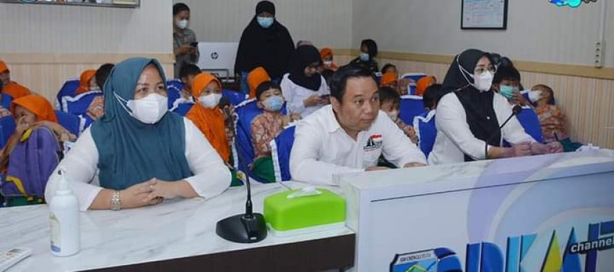 DINAS KOMINFO OKU SELATAN BERIKAN EDUKASI KEPADA SISWA SISWI TK IT AL-KAHFI MUARADUA ,DENGAN MENGENAL ALAT-ALAT KOMUNIKASI.