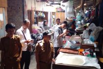 JELANG NATAL DAN TAHUN BARU, PEMKAB OKU SELATAN MONITORING HARGA KEBUTUHAN BAHAN POKOK DI PASAR SAKA SELABUNG MUARADUA.