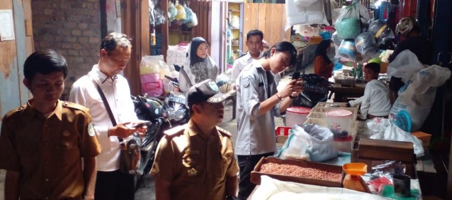 JELANG NATAL DAN TAHUN BARU, PEMKAB OKU SELATAN MONITORING HARGA KEBUTUHAN BAHAN POKOK DI PASAR SAKA SELABUNG MUARADUA.