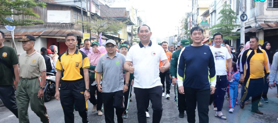 MASYARAKAT ANTUSIAS IKUTI JALAN SANTAI DAN SENAM SEHAT PERINGATAN HARI JADI OKU SELATAN KE-19