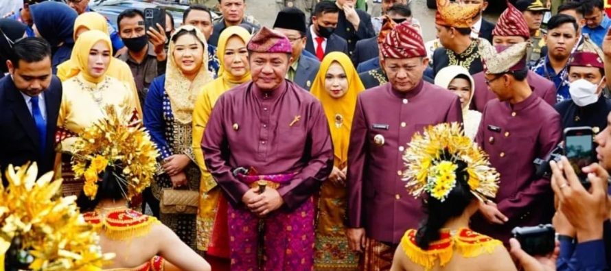 WAKILI BUPATI, ASISTEN BIDANG ADMINISTRASI DAN PEMBANGUNAN OKU SELATAN HADIRI RAPAT PARIPURNA ISTIMEWA PERINGATAN HUT OKU TIMUR KE-19