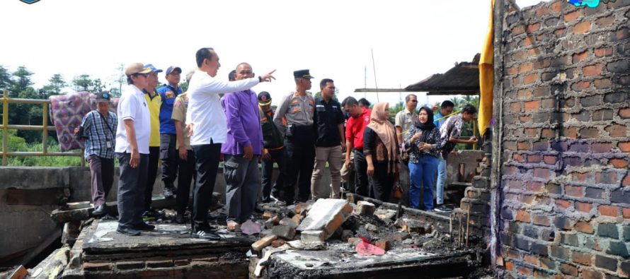 BUPATI POPO SAMBANGI KORBAN KEBAKARAN DI KELURAHAN KAMPUNG MASJID KECAMATAN MUARADUA.